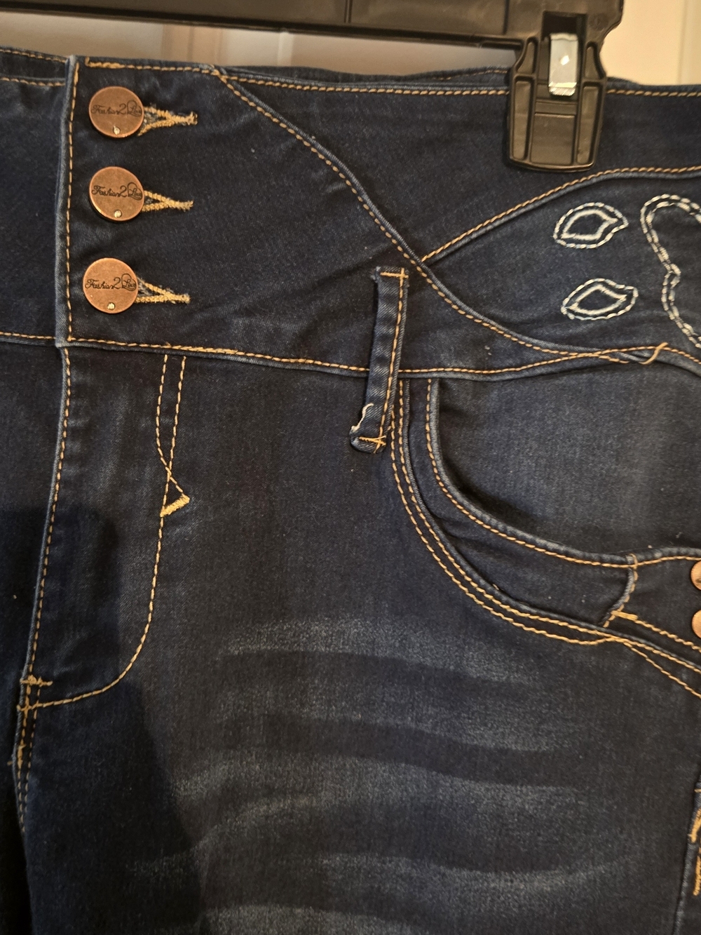High-Waist Dark Blue Jeans with Contrast Stitching